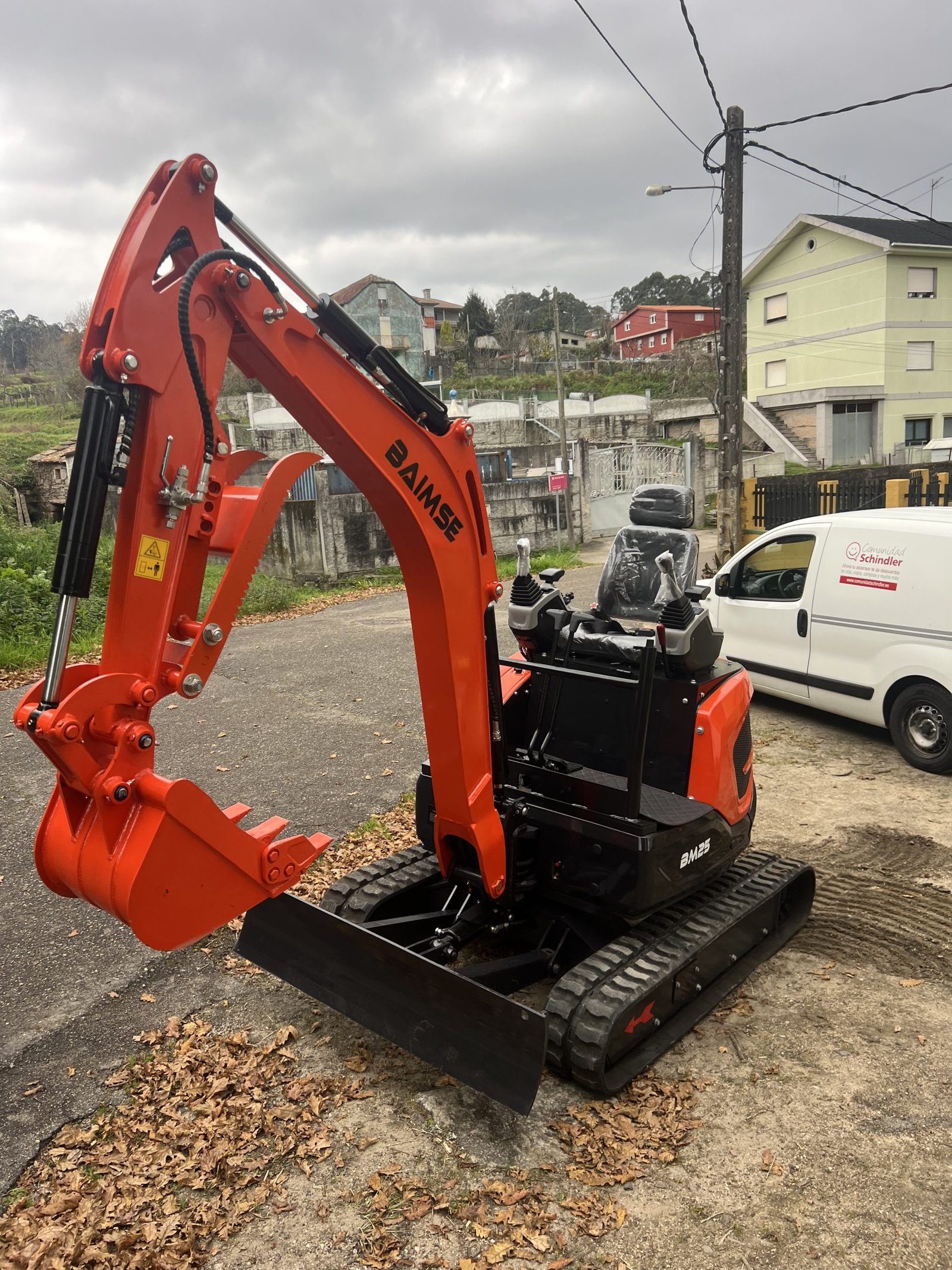 Mini Pelle Rotative Baimse 2500 kg, Moteur 3 Cylindres Kubota D1105 | Émeraude-Pelle – Image 3
