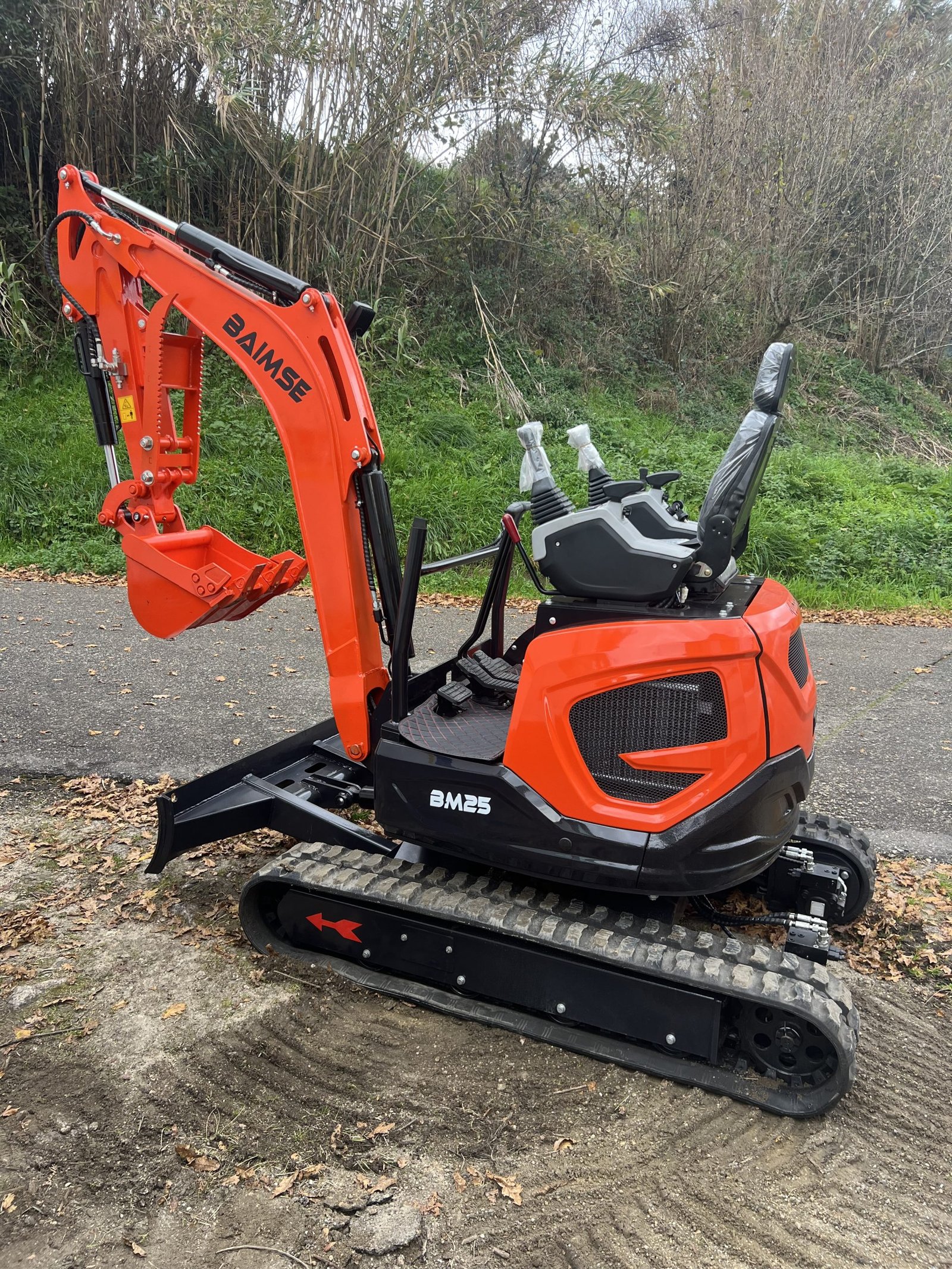 Mini Pelle Rotative Baimse 2500 kg, Moteur 3 Cylindres Kubota D1105 | Émeraude-Pelle – Image 7