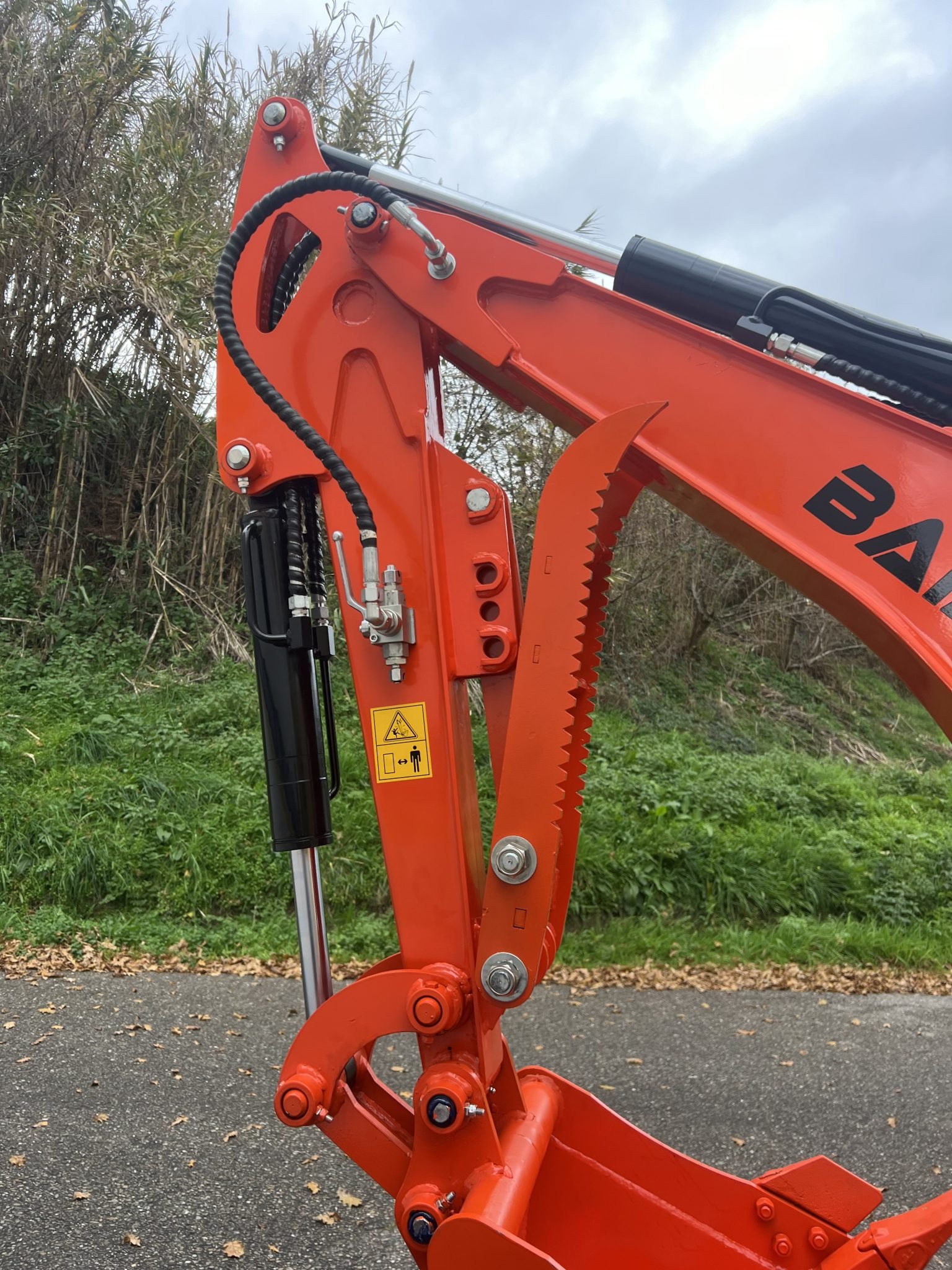 Mini Pelle Rotative Baimse 2500 kg, Moteur 3 Cylindres Kubota D1105 | Émeraude-Pelle – Image 11