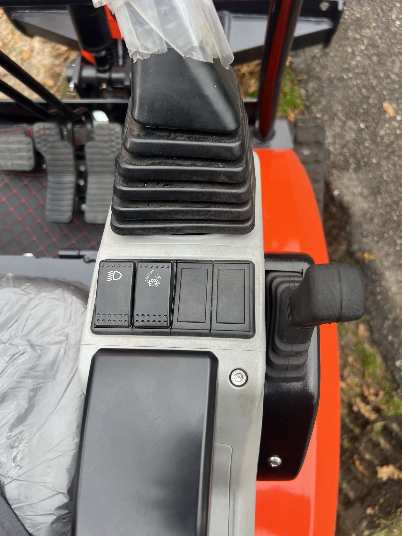 Mini Pelle Rotative Baimse 2500 kg, Moteur 3 Cylindres Kubota D1105 | Émeraude-Pelle – Image 17