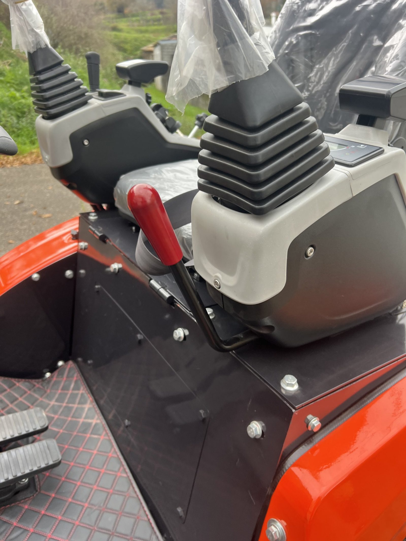 Mini Pelle Rotative Baimse 2500 kg, Moteur 3 Cylindres Kubota D1105 | Émeraude-Pelle – Image 20