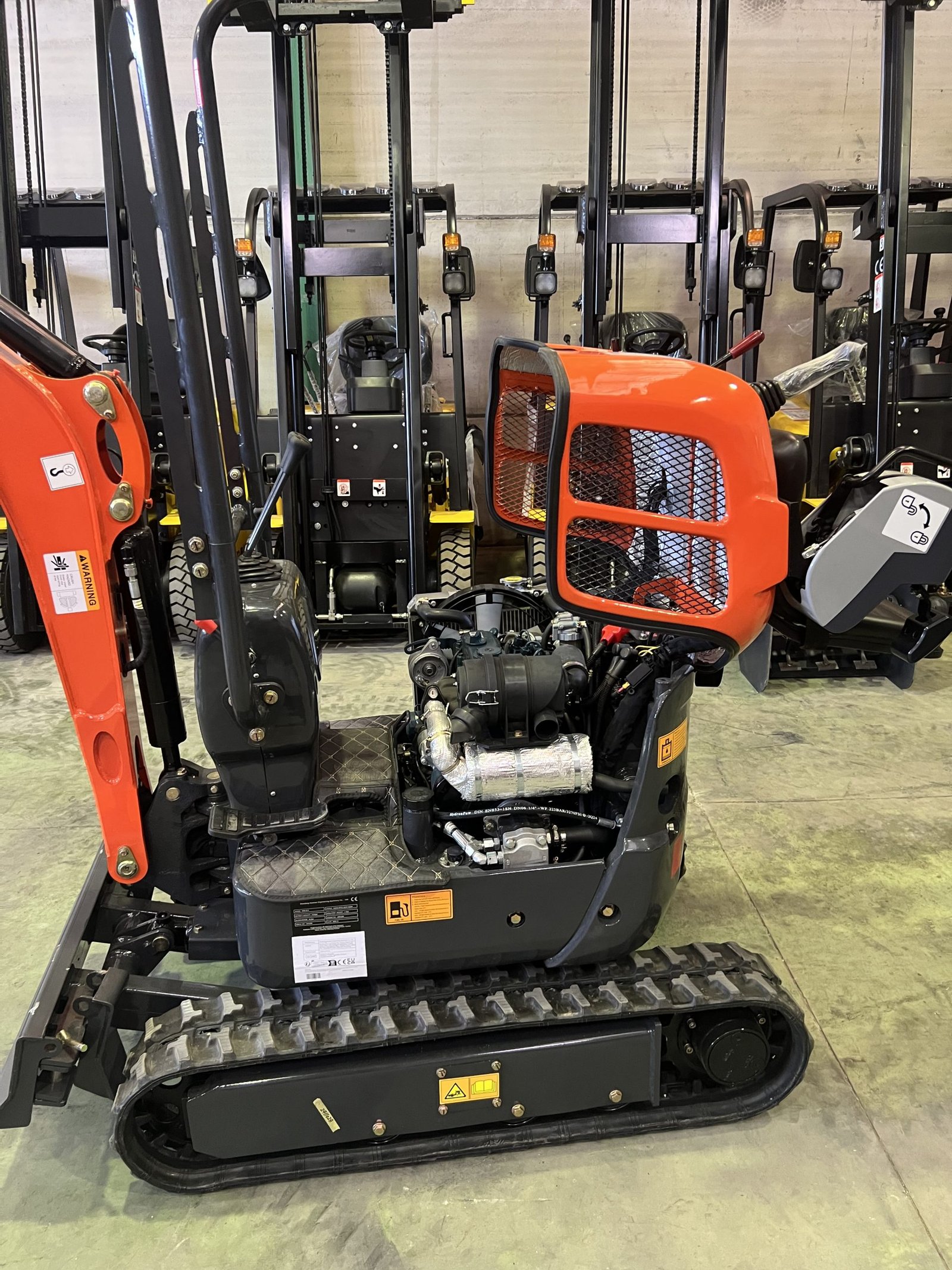 Mini Excavatrice 1200 kg Moteur Kubota 3 Cylindres avec Chenilles Rétractables de 74 cm – Image 2