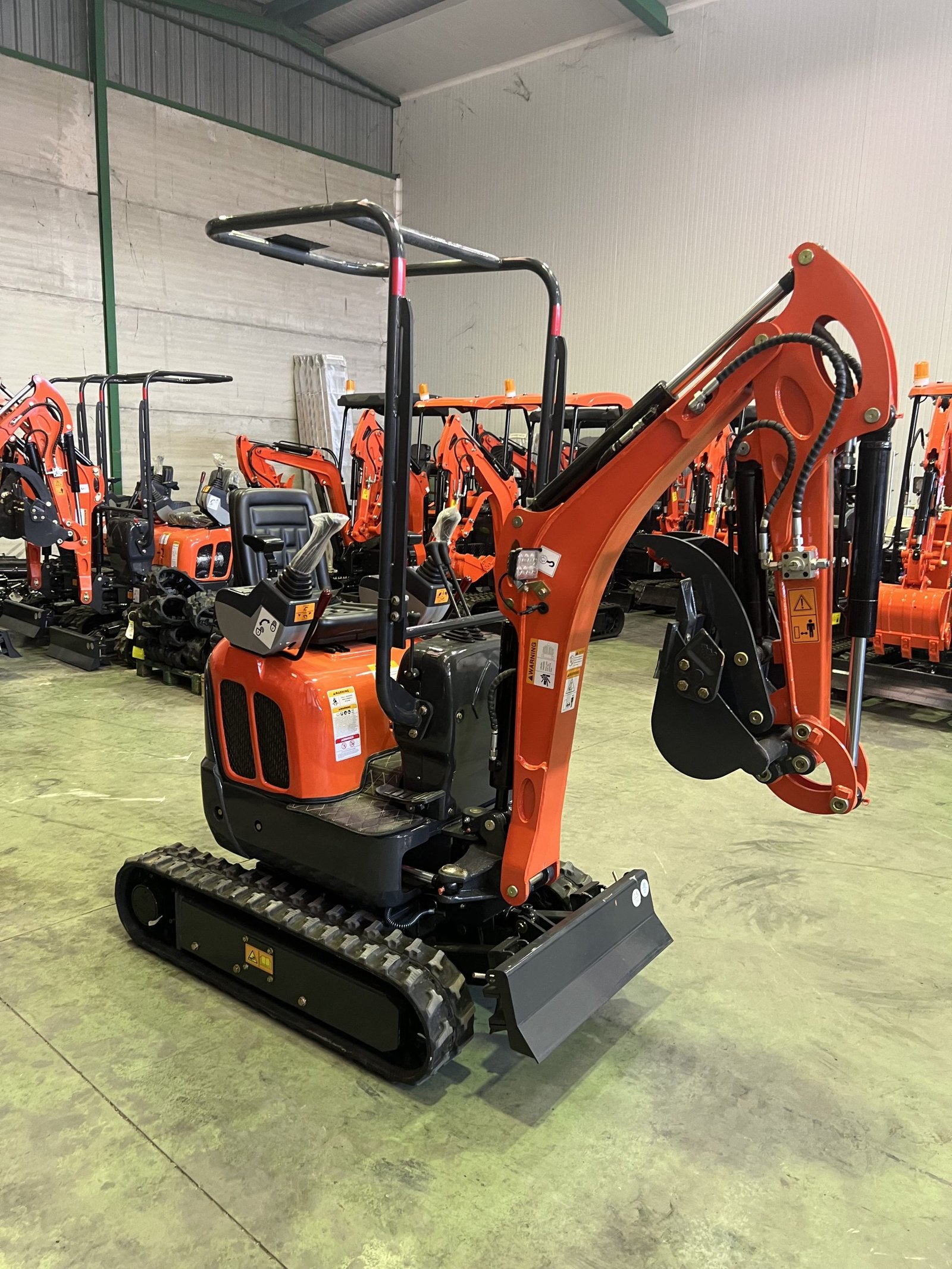 Mini Excavatrice 1200 kg Moteur Kubota 3 Cylindres avec Chenilles Rétractables de 74 cm – Image 15