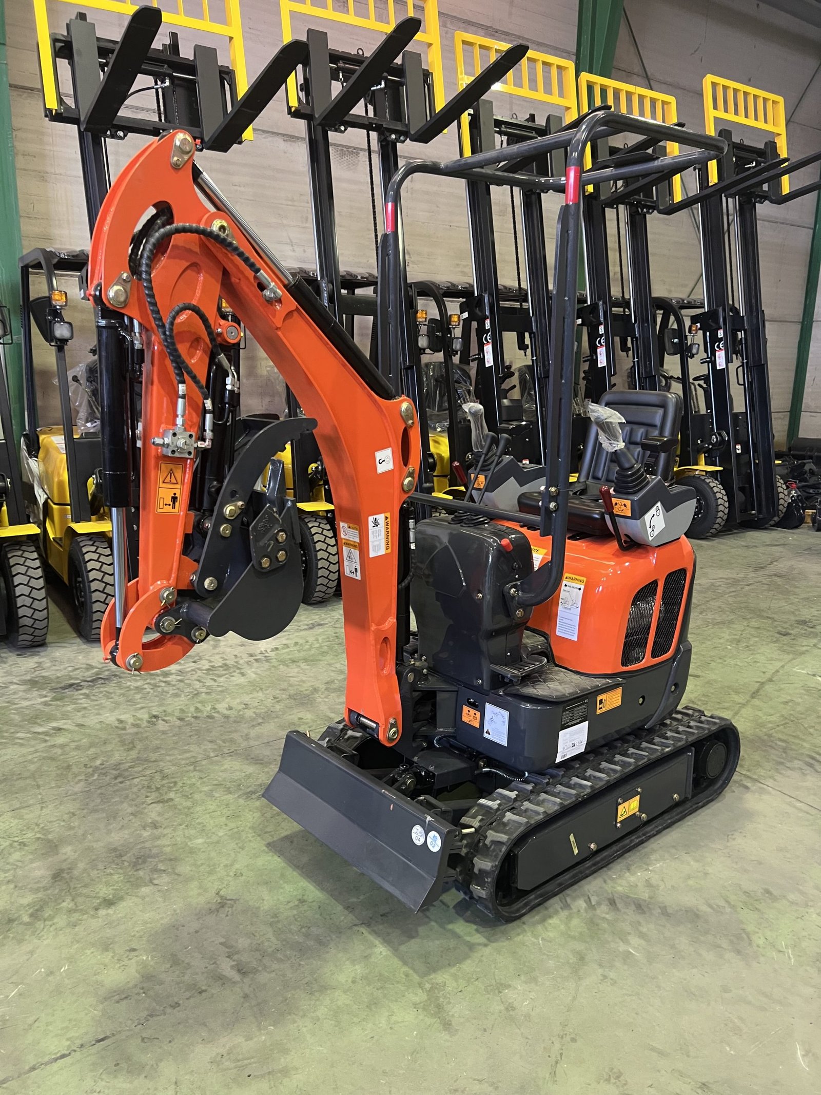 Mini Excavatrice 1200 kg Moteur Kubota 3 Cylindres avec Chenilles Rétractables de 74 cm – Image 17