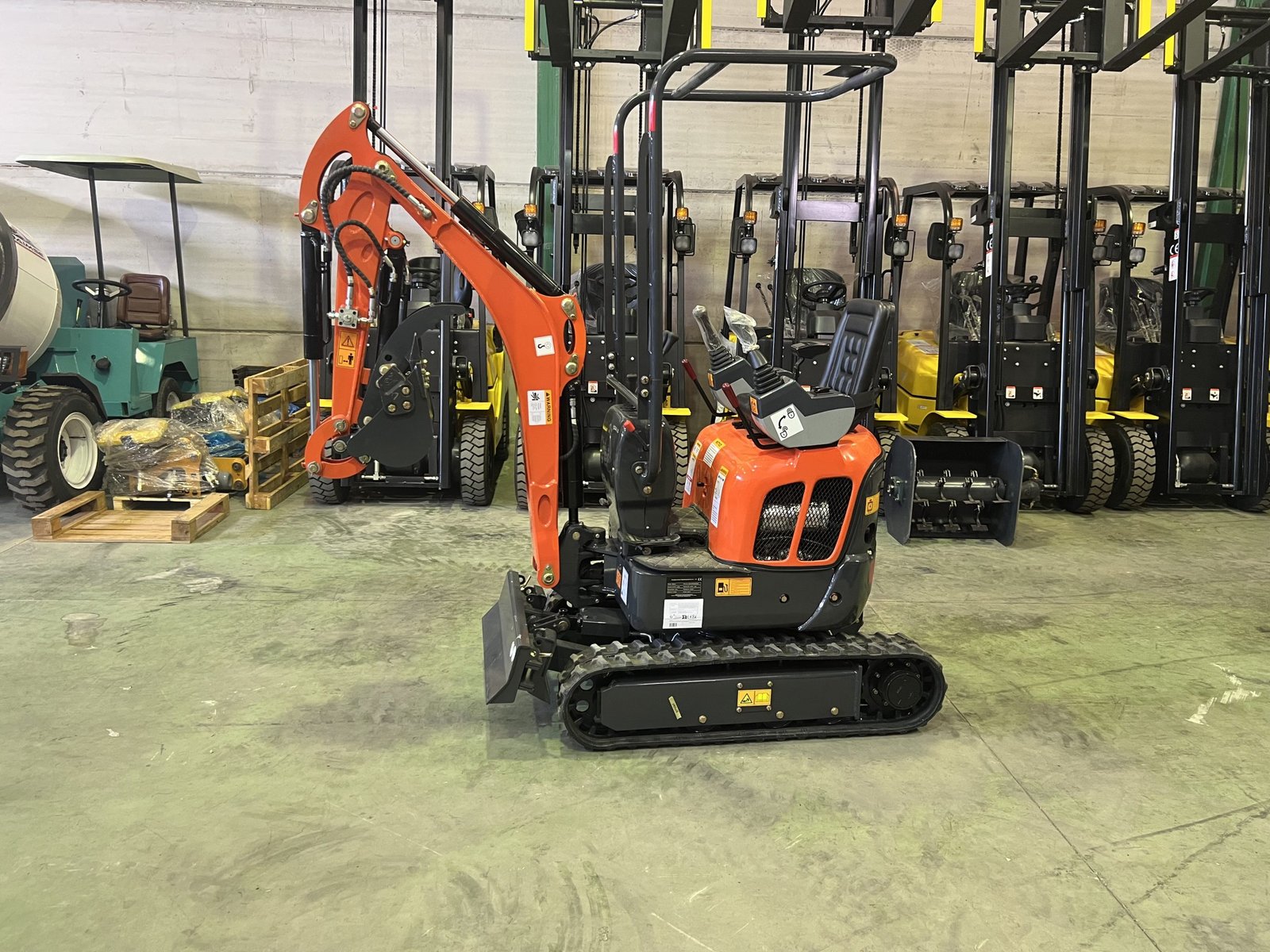 Mini Excavatrice 1200 kg Moteur Kubota 3 Cylindres avec Chenilles Rétractables de 74 cm – Image 18