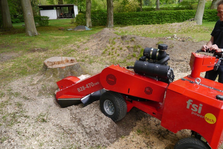 FSI B28 - Rogneuse de souche compacte avec fonctionnement hydraulique - Efficace et facile à manœuvrer – Image 9